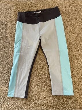 Forever 21 Gray, Light Blue & Black Capri Leggings EUC